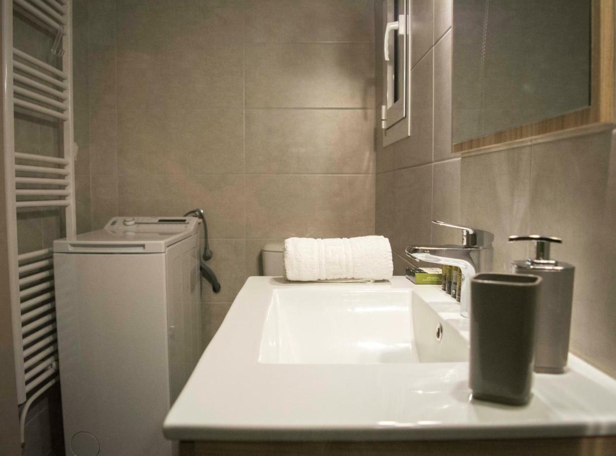 Chic And Minimal Apartment Close To Thissio Metro Athén Kültér fotó